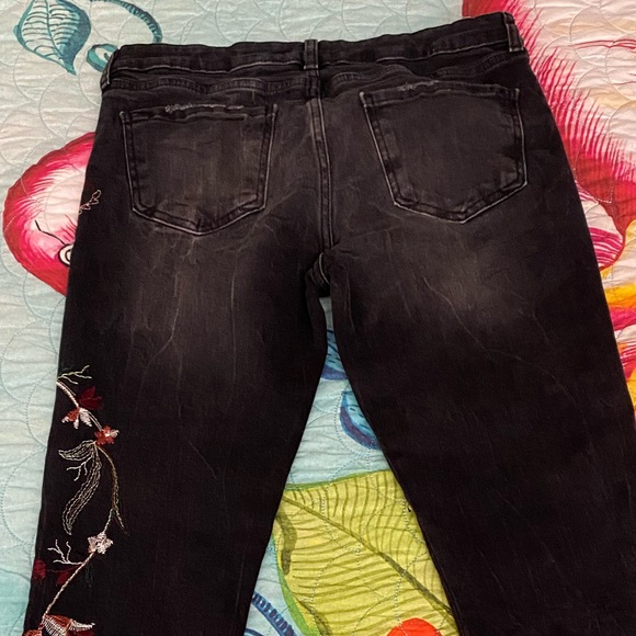 NWOT Zara Black Floral Embroidered Raw Hem Skinny Jeans Waist 15”. - Picture 9 of 13